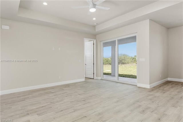 131 N Bethlehem Pl, La Belle, FL 33935 - unfurnished room featuring light wood-style floors, a ceiling fan, and recessed lighting