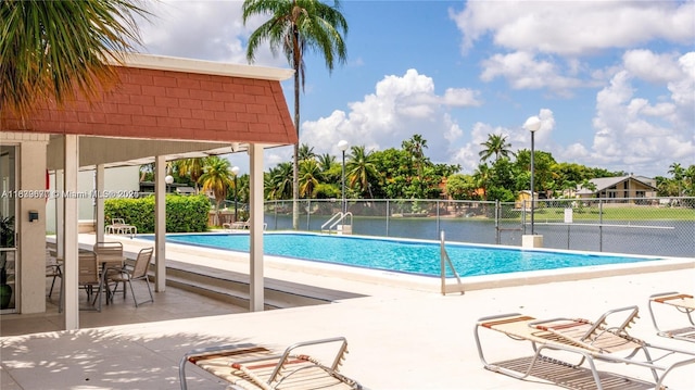 13935 SW 84th St Unit 905, Miami, FL 33183 - community pool with a patio