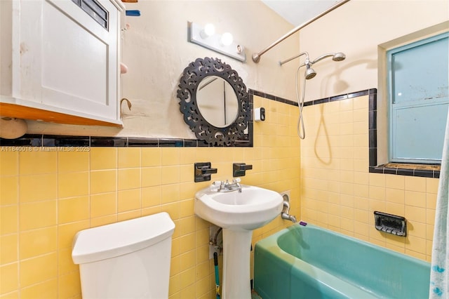 29351 Idaho Rd, Homestead, FL 33033 - full bathroom with tile walls and shower / tub combo