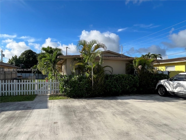 80 W 20th St, Hialeah, FL 33010 - view of front facade featuring stucco siding