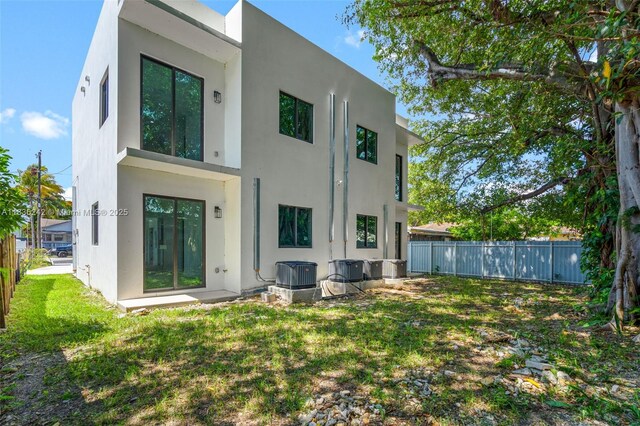 1271 NW 38th St, Miami, FL 33142 - rear view of house with stucco siding