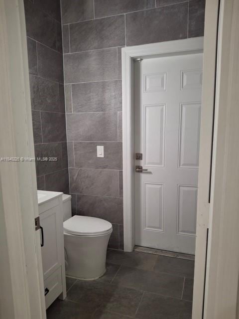 16961 SW 213th Ln, Miami, FL 33187 - bathroom featuring vanity and tile walls