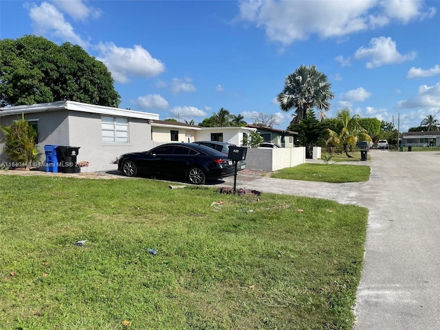 433 SW 28th Ave, Fort Lauderdale, FL 33312 - view of yard featuring concrete driveway