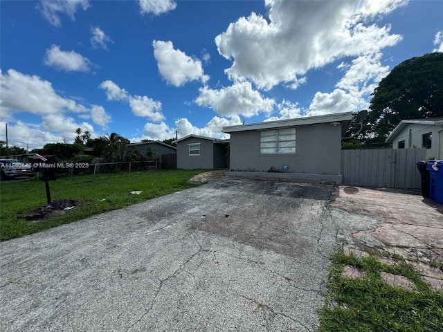 433 SW 28th Ave, Fort Lauderdale, FL 33312 - single story home with stucco siding and a patio area