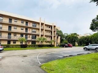 4760 W Lucerne Lakes Blvd W Unit 108, Lake Worth, FL 33467 - view of property featuring uncovered parking