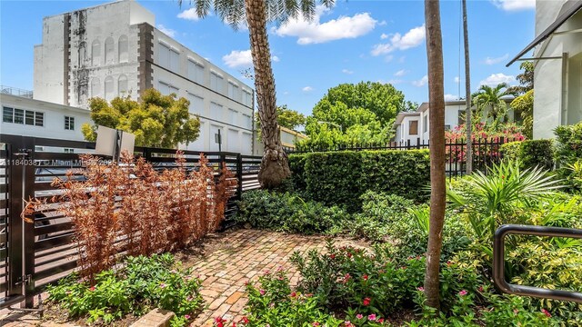 1521 Lenox Ave Unit 307, Miami Beach, FL 33139 - view of yard