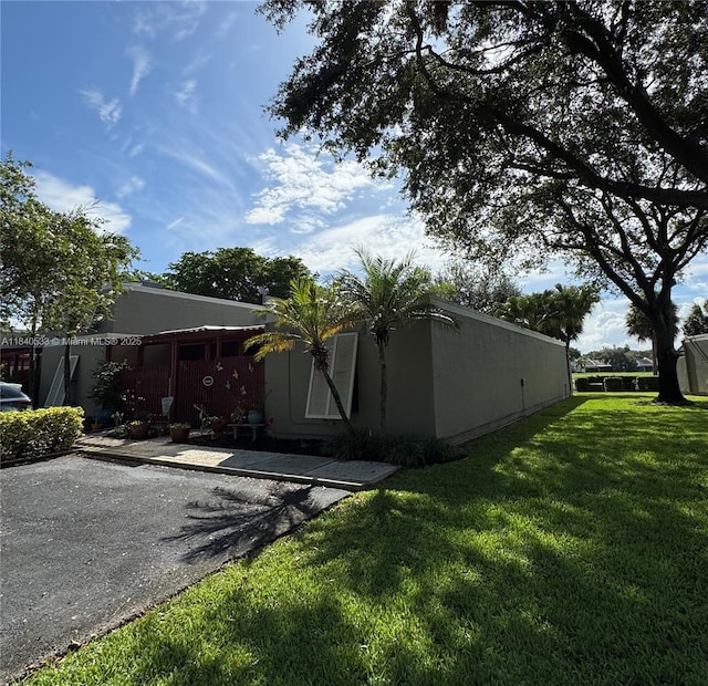 1341 W Fairway Rd Unit 1, Pembroke Pines, FL 33026 - back of house with a yard