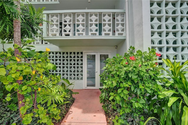 1100 11th St Unit 204, Miami Beach, FL 33139 - view of exterior entry with stucco siding
