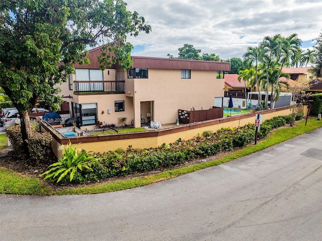 1000 NE 204th Ln Unit D, Miami, FL 33179 - view of property featuring a fenced front yard