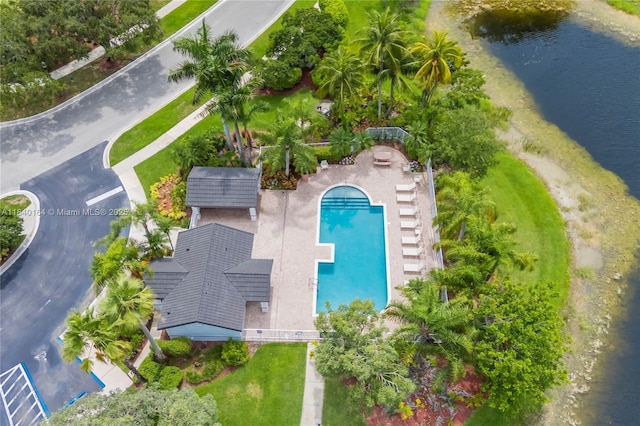1204 Bayview Cir, Weston, FL 33326 - aerial view of a pool and a large body of water