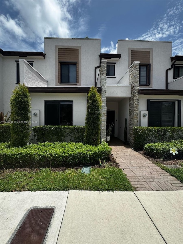 328 NE 208th Ter, Miami, FL 33179 - photo 1