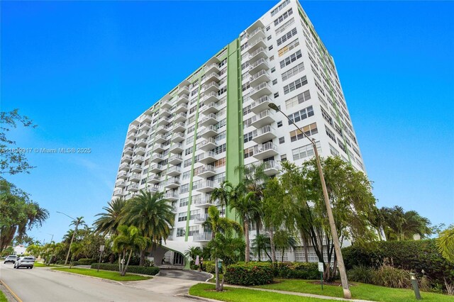 2100 W Sans Souci Blvd Unit E1, North Miami, FL 33181 - view of apartment building / complex