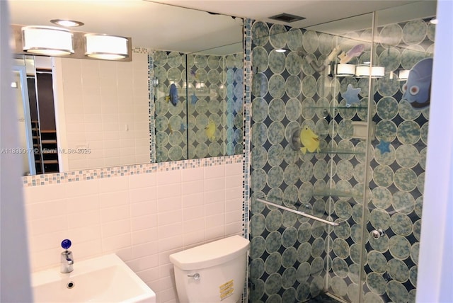 2100 W Sans Souci Blvd Unit E1, North Miami, FL 33181 - bathroom featuring tile walls and tiled shower