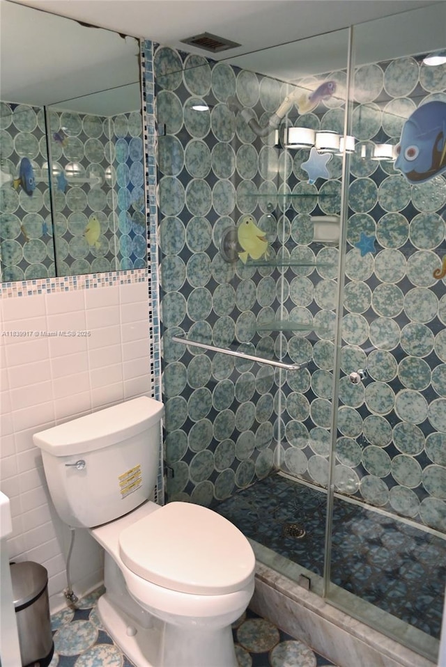 2100 W Sans Souci Blvd Unit E1, North Miami, FL 33181 - bathroom featuring tile walls and tiled shower
