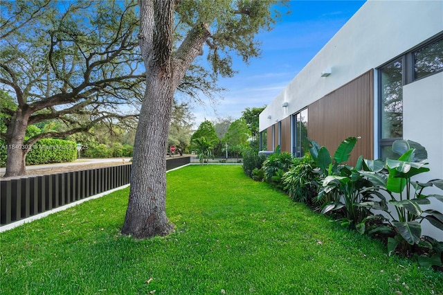 967 NE 117th St, Biscayne Park, FL 33161 - view of yard