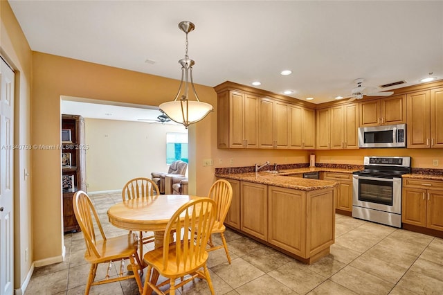 53 Northwoods Ln, Boynton Beach, FL 33436 - kitchen featuring a ceiling fan, stainless steel appliances, a peninsula, pendant lighting, and recessed lighting