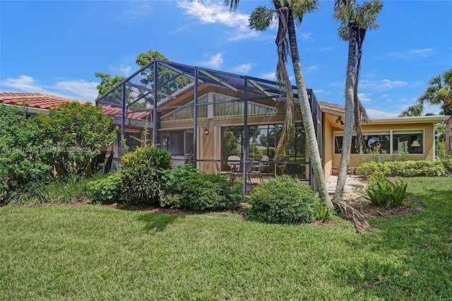 53 Northwoods Ln, Boynton Beach, FL 33436 - rear view of property featuring a lawn, stucco siding, and a lanai