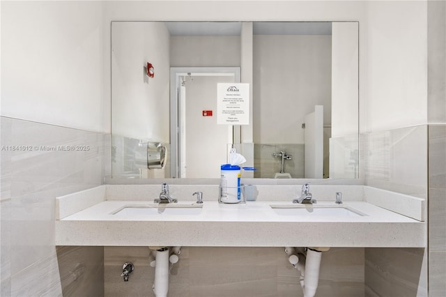 3135 NE 4th St, Homestead, FL 33033 - full bathroom with double sink
