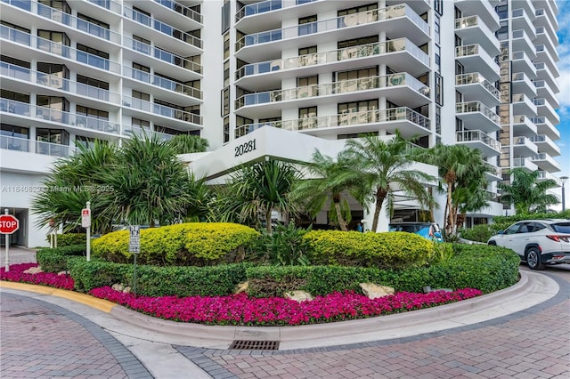 20281 E Country Club Dr Unit 405, Aventura, FL 33180 - photo 33