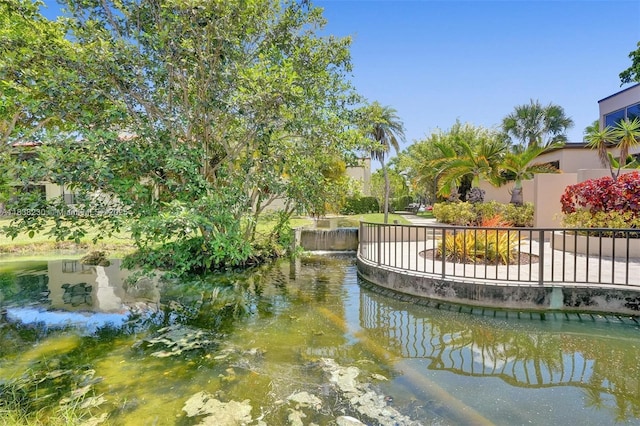 2215 Cypress Island Dr Unit 707, Pompano Beach, FL 33069 - surrounding community featuring a small pond