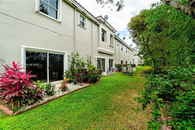 14053 SW 49th St Unit 7, Miramar, FL 33027 - view of green lawn