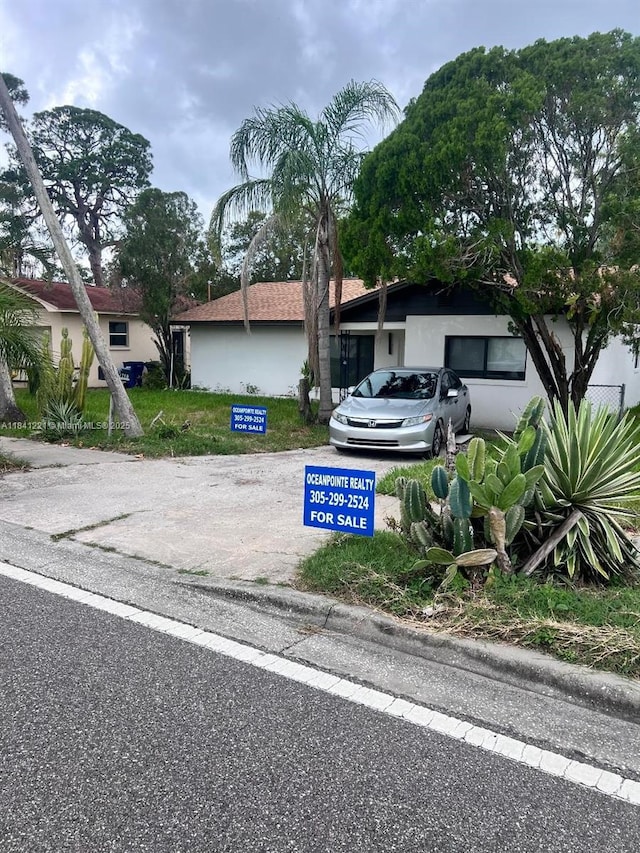 1718 Bayshore Blvd, Clearwater, FL 34698 - ranch-style home with driveway