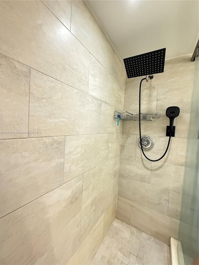 11 Olive Dr Unit E, Hialeah, FL 33010 - bathroom featuring a tile shower