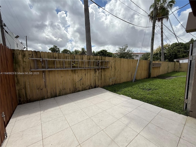 11 Olive Dr Unit E, Hialeah, FL 33010 - fenced backyard with a patio area