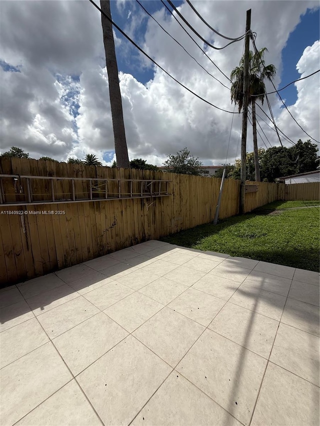 11 Olive Dr Unit E, Hialeah, FL 33010 - view of patio