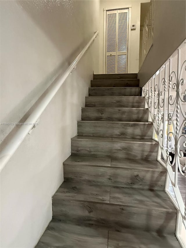 11 Olive Dr Unit E, Hialeah, FL 33010 - view of stairway