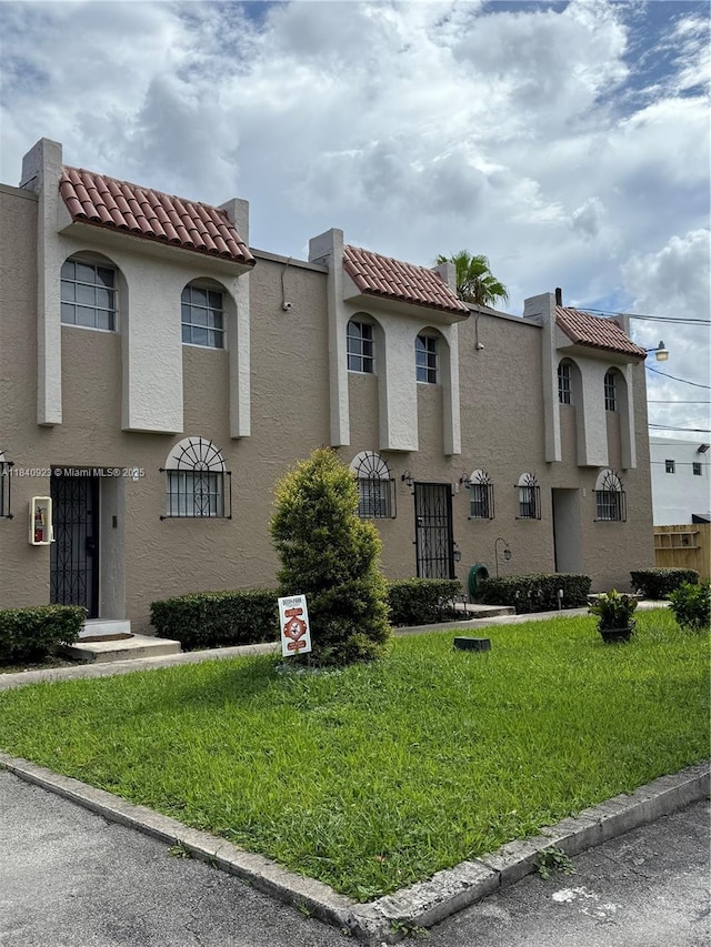 11 Olive Dr Unit E, Hialeah, FL 33010 - view of building exterior