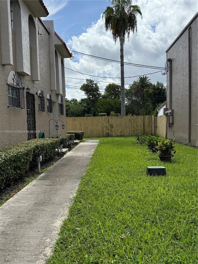 11 Olive Dr Unit E, Hialeah, FL 33010 - view of yard