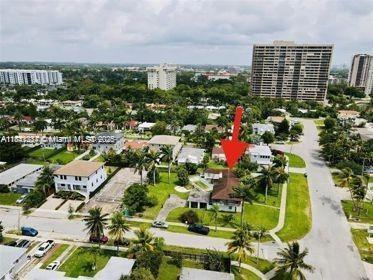 10900 N Bayshore Dr, Miami, FL 33161 - photo 18