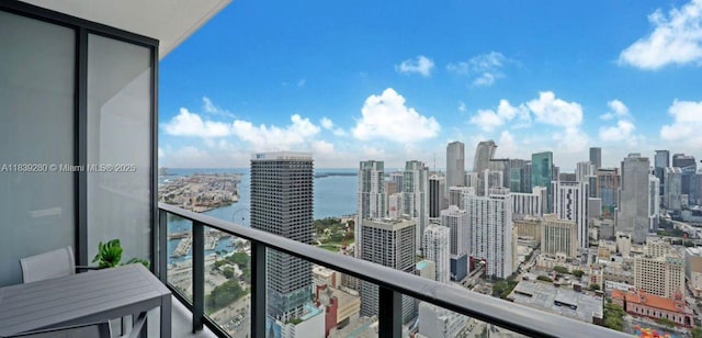 159 NE 6th St Unit 4910, Miami, FL 33132 - photo 2