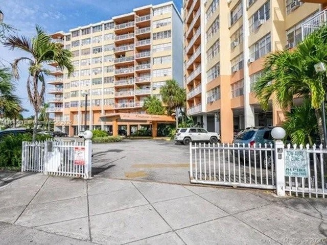 2025 NE 164th St Unit 815, North Miami Beach, FL 33162 - photo 2
