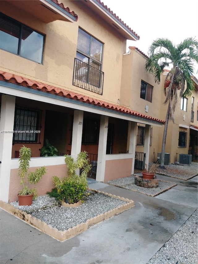 2740 W 62nd Pl Unit 202, Hialeah, FL 33016 - photo 2