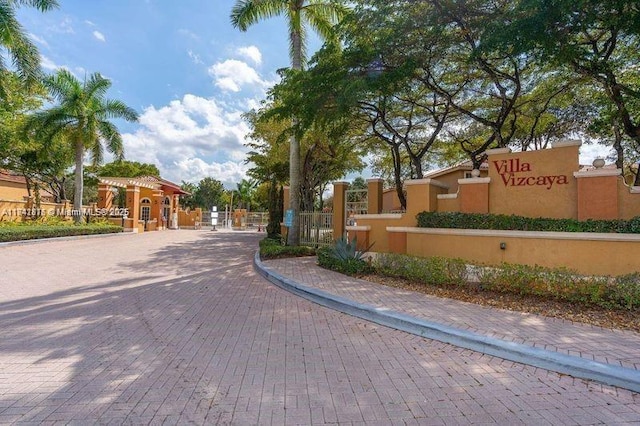 8424 NW 139th Ter Unit 2705, Miami Lakes, FL 33016 - photo 2