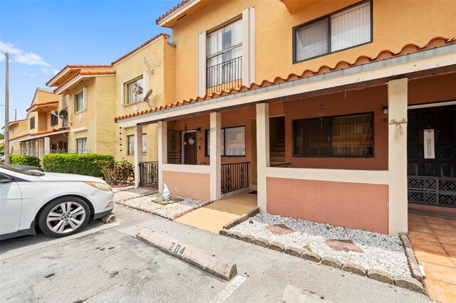 2735 W 61st Pl Unit 204, Hialeah, FL 33016 - photo 2