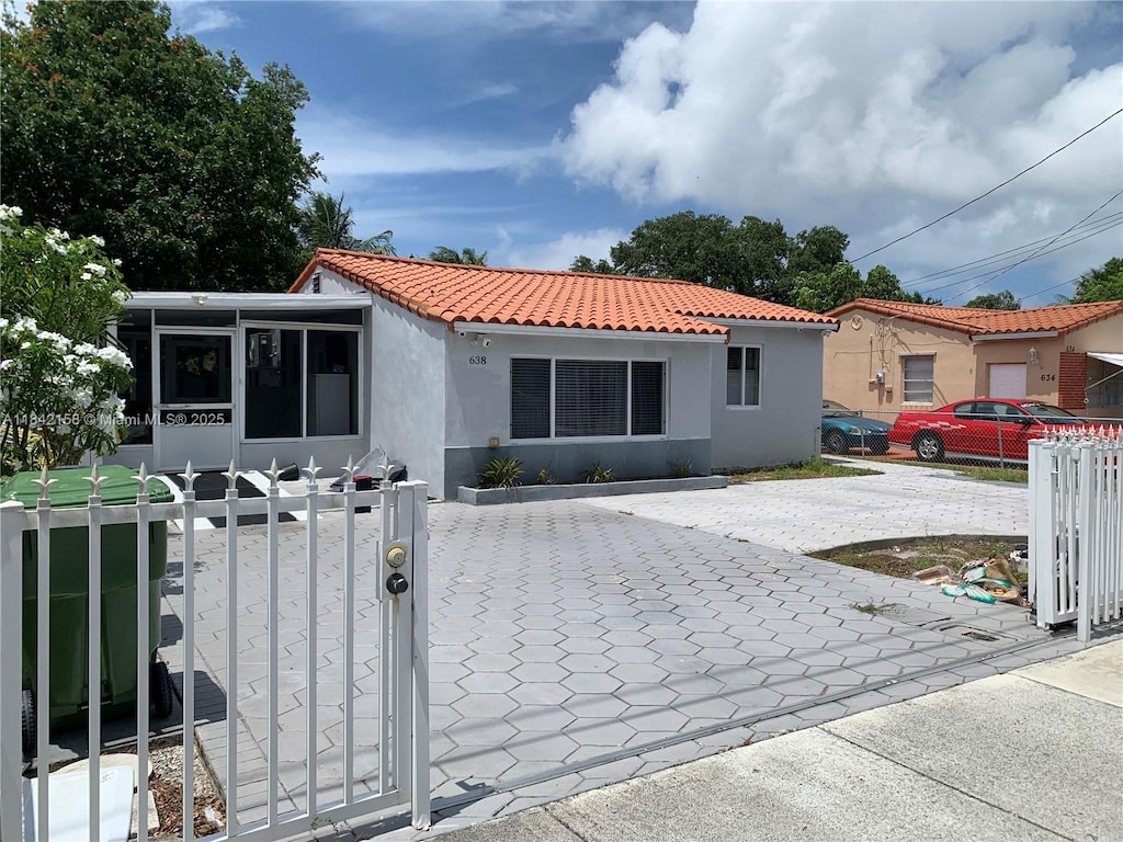 638 SW 10th St, Hallandale Beach, FL 33009 - photo 1