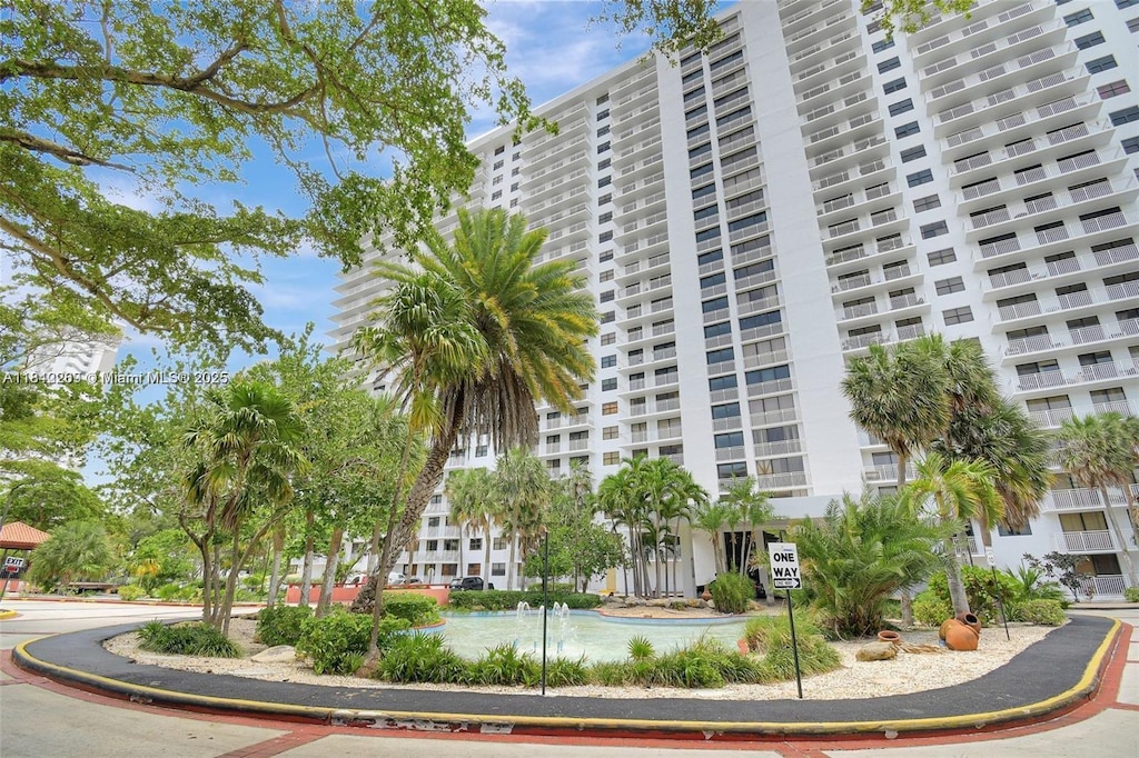 210 174th St Unit 1617, Sunny Isles Beach, FL 33160 - photo 1