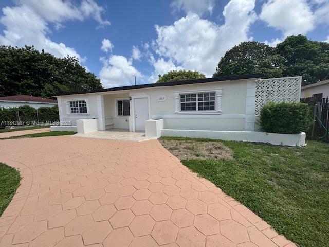 1561 NW 132nd St, Miami, FL 33167 - photo 1