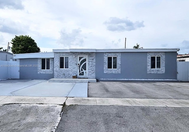 367 W 33rd St, Hialeah, FL 33012 - photo 3