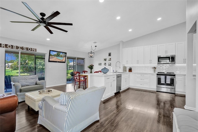 2083 E Discovery Cir E, Deerfield Beach, FL 33442 - photo 28