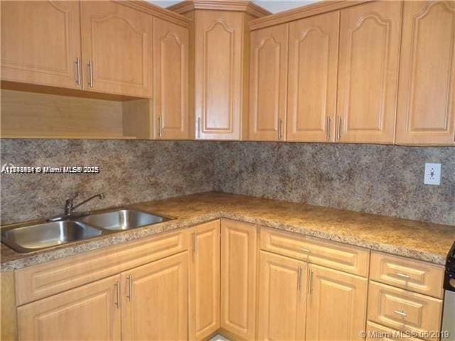 15225 NE 6th Ave Unit B207, Miami, FL 33162 - photo 2