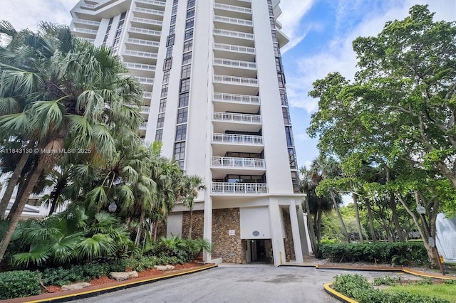 1000 Quayside Ter Unit 411, Miami, FL 33138 - photo 34