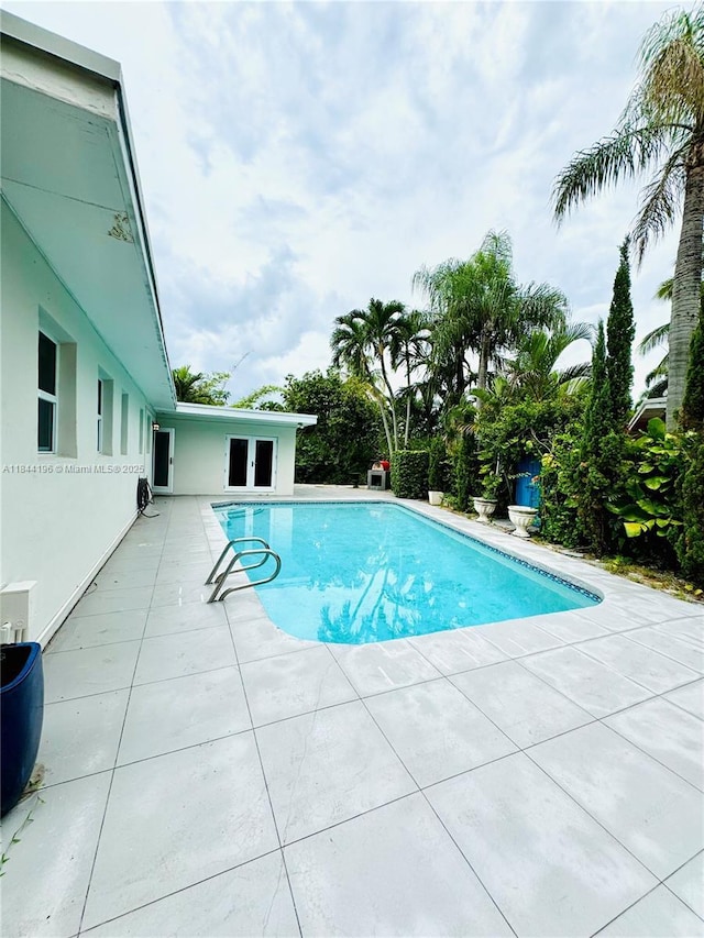 2075 S Hibiscus Dr, North Miami, FL 33181 - photo 1