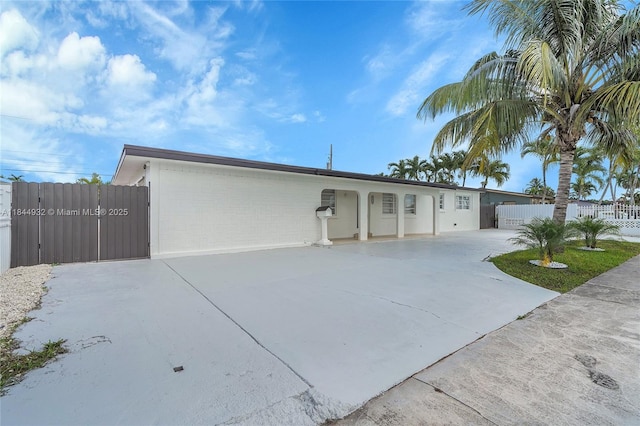 453 W 40th Pl, Hialeah, FL 33012 - photo 3