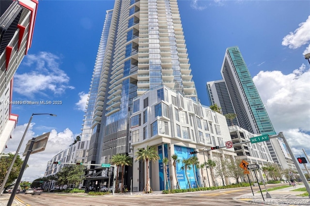 851 NE 1st Ave Unit 3205, Miami, FL 33132 - photo 1
