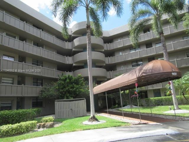 900 Colony Point Cir Unit 106, Pembroke Pines, FL 33026 - photo 2