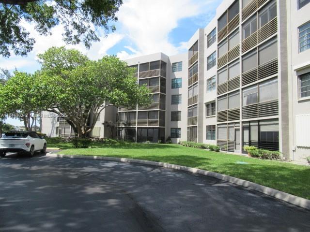 900 Colony Point Cir Unit 106, Pembroke Pines, FL 33026 - photo 39